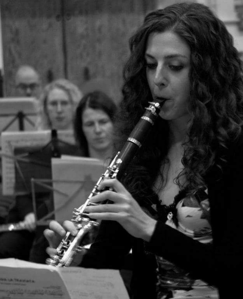 Student plays clarinet Student plays clarinet