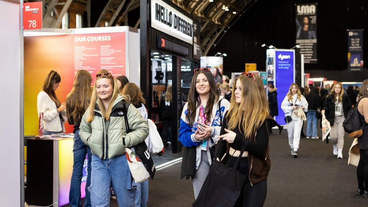 Students at a UCAS event