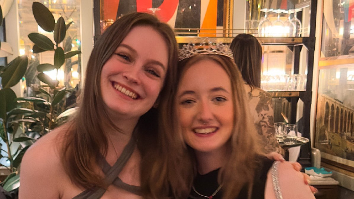 Chloe, University of Oxford student, with friend