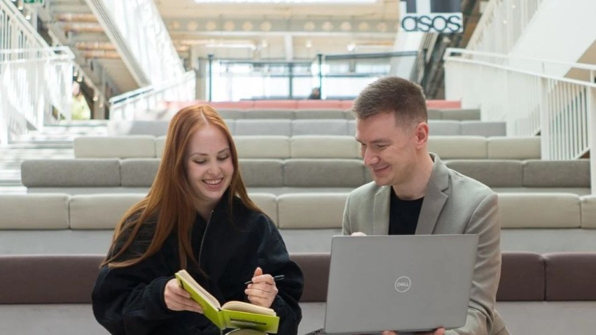 Apprentice and tutor catching up 