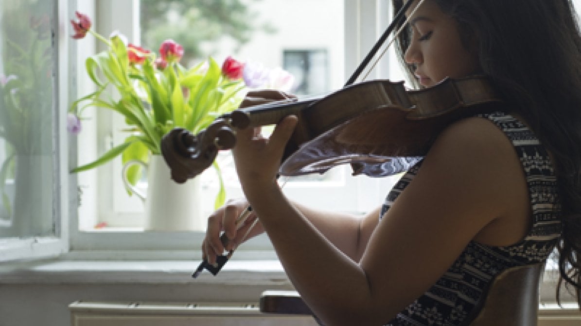 Woman playing the violin