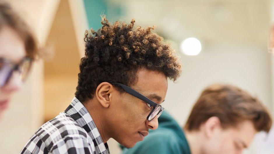Students using the UCAS Hub