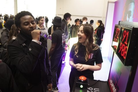 Stand interaction 
